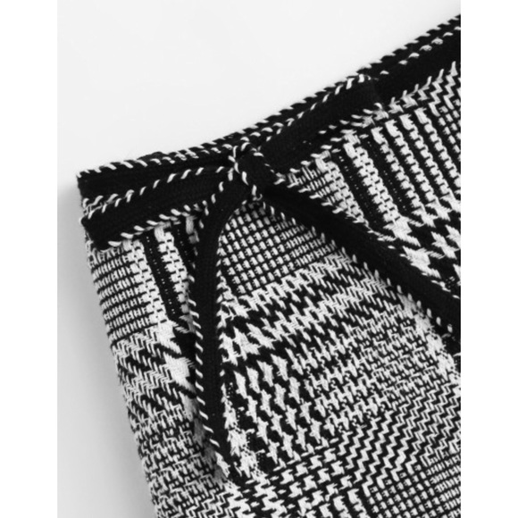 💋SALE! LAST ONE “Classy Lady" Mini Skirt - Picture 3 of 7